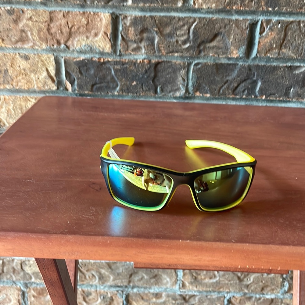Yellow n black sunglasses